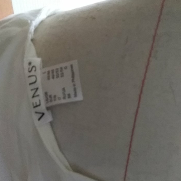 NIB. VENUS , Pompom Frill Top - Picture 2 of 6